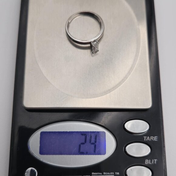 Size 8 Sterling Silver Small Rectangle Cubic Zirconia Ring A2438 - Picture 9 of 9